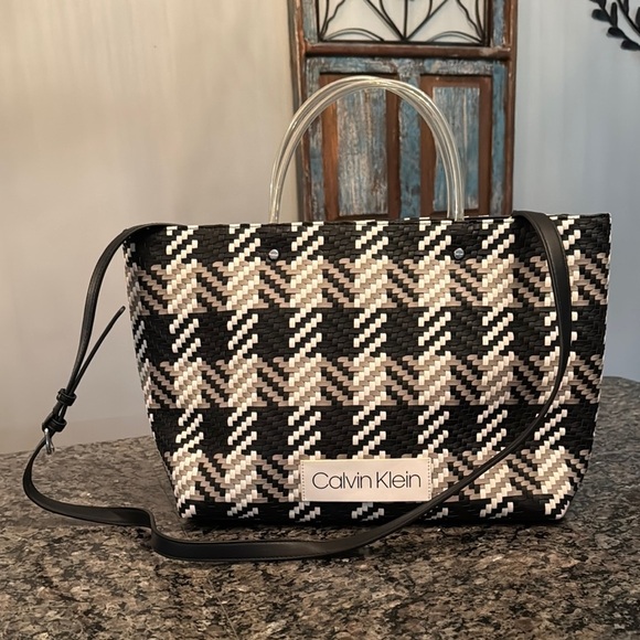 Calvin Klein woven Black taupe and White Chevron large Tote EUC - Picture 1 of 16